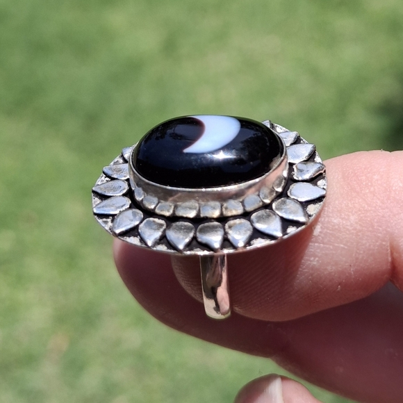 ***$15 Sale*** New Crescent Moon Shaped Agate 925 Silver Ring. - Picture 2 of 13